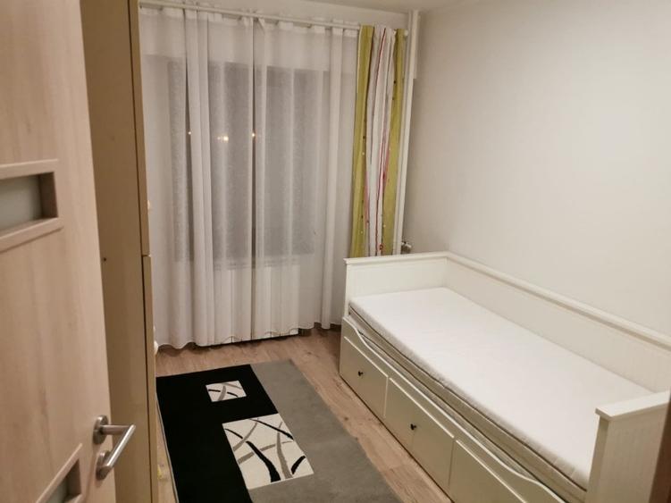 Apartament cu 3 camere decomandat în Tineretului
