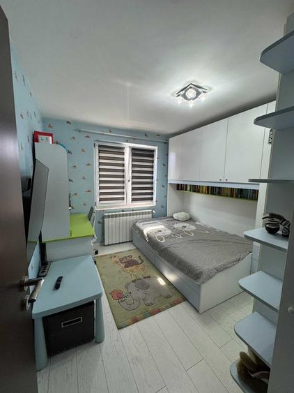 Apartament cu 4 camere decomandat în Crângași