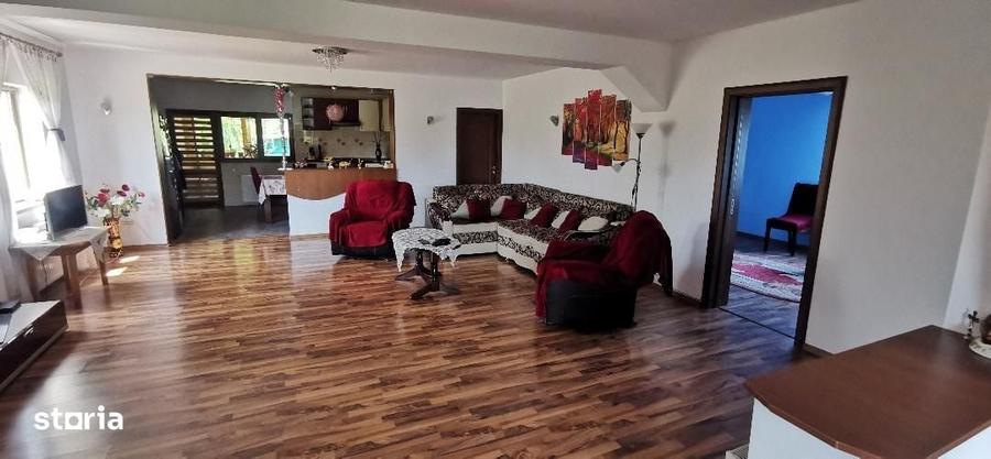 Casă cu 4 camere decomandat în Buda