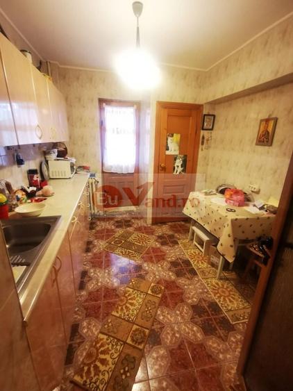 Apartament cu 3 camere decomandat, mobilat în Mazepa 1