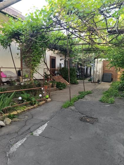 Casă cu 3 camere în Central