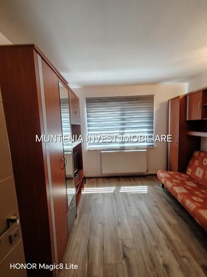 Apartament cu 3 camere decomandat în Teilor
