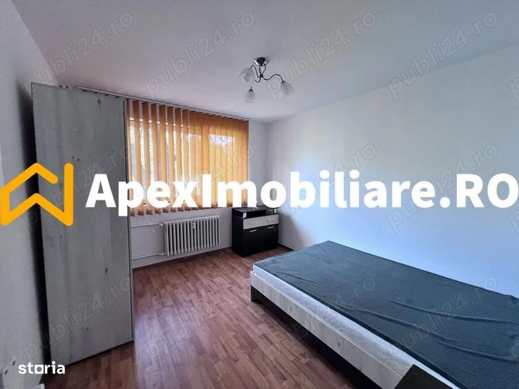 Apartament cu 3 camere semidecomandat în Giulești