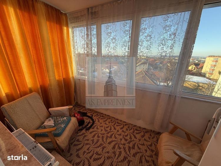 Apartament cu 3 camere decomandat în Florilor