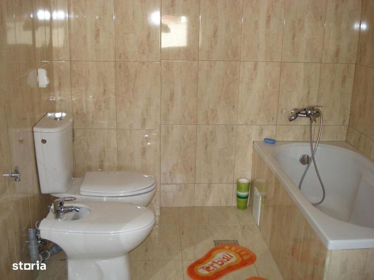 Casă cu 4 camere în Titulescu
