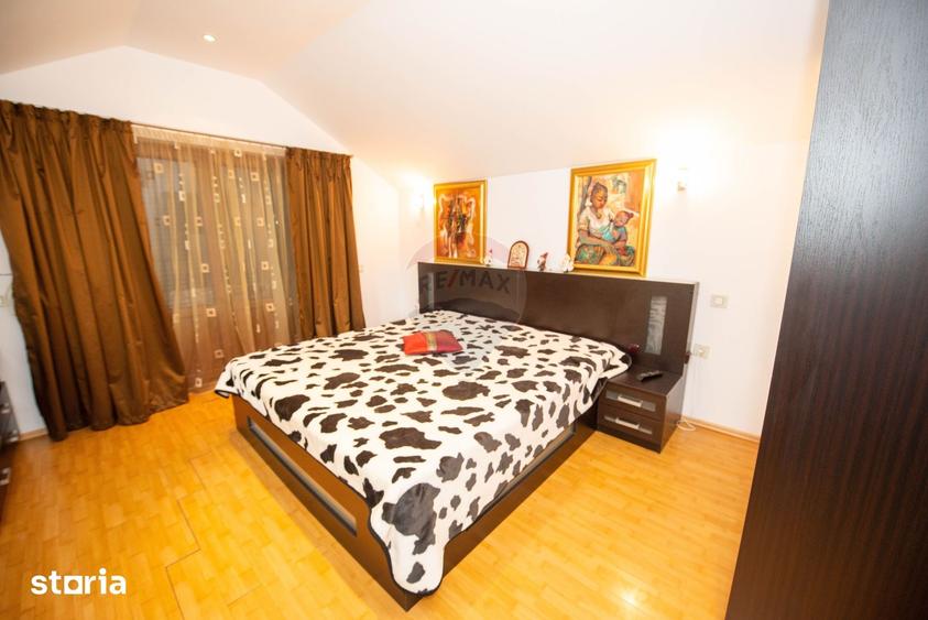 Casă cu 4 camere cu Teren 1596 Mp în Bujoreni