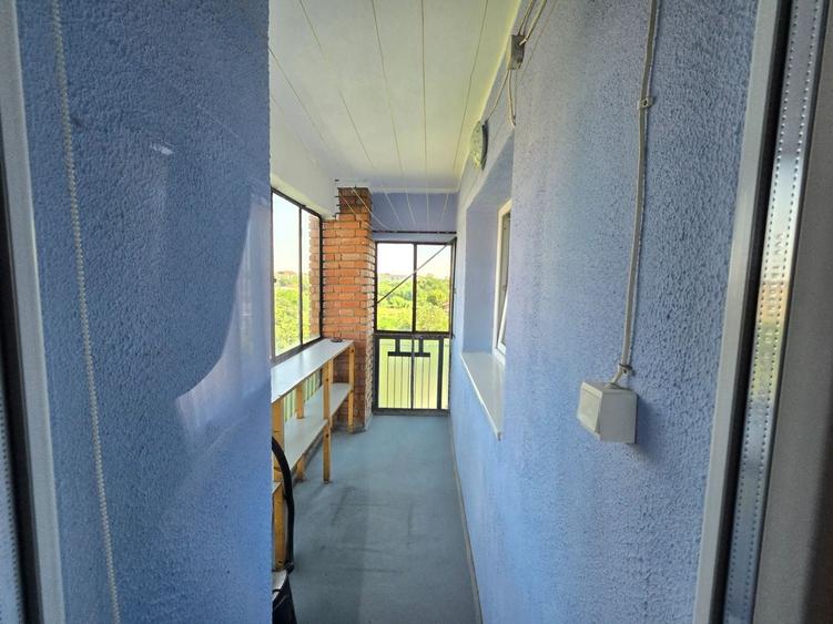 Apartament cu 3 camere decomandat, mobilat în Lipovei