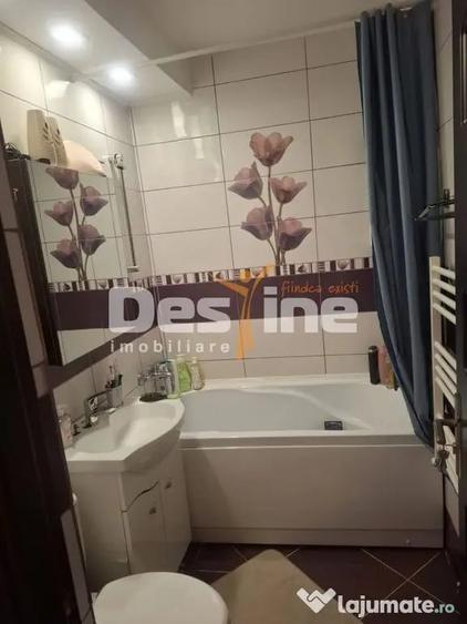 Apartament cu 3 camere semidecomandat în Sud