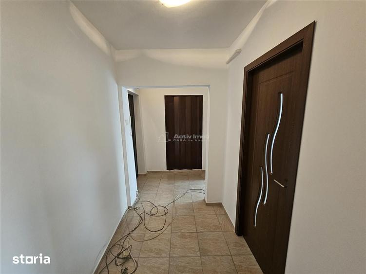 Apartament cu 3 camere semidecomandat în Central