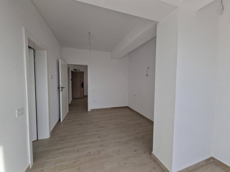 Apartament cu 3 camere decomandat în Est