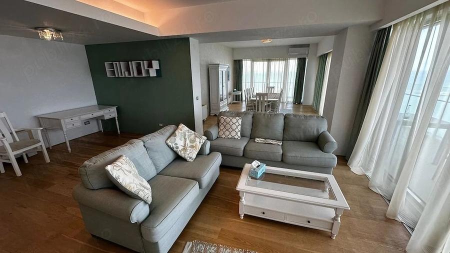 Apartament cu 4 camere decomandat în Faleza Nord