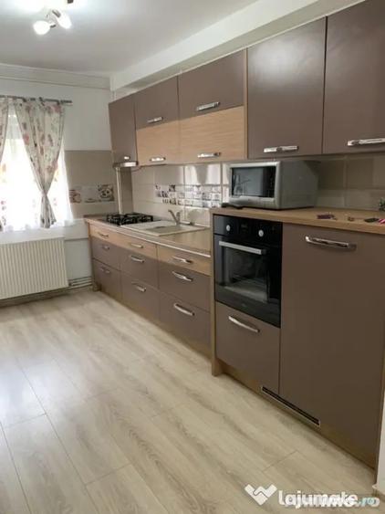 Apartament cu 3 camere decomandat în Girocului