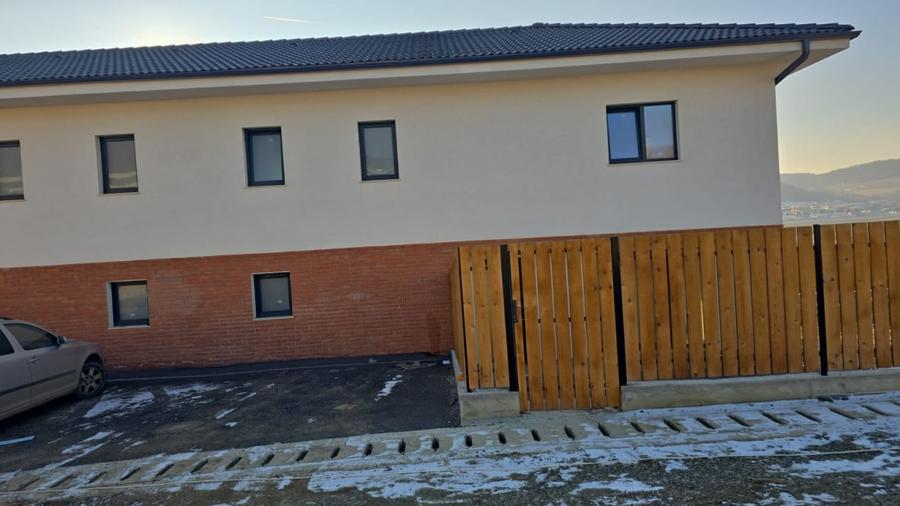 Duplex cu 4 camere cu Canalizare în Chinteni