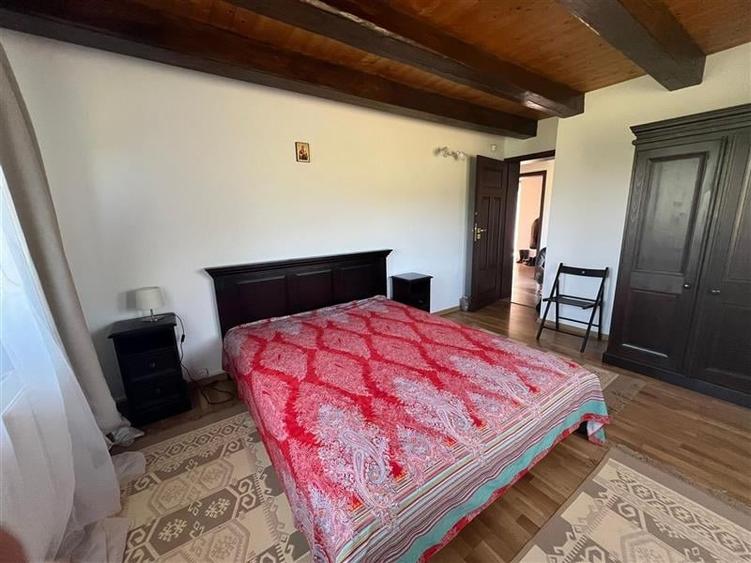 Casă individuală cu 6 camere cu Teren 46000 Mp în Herghelia