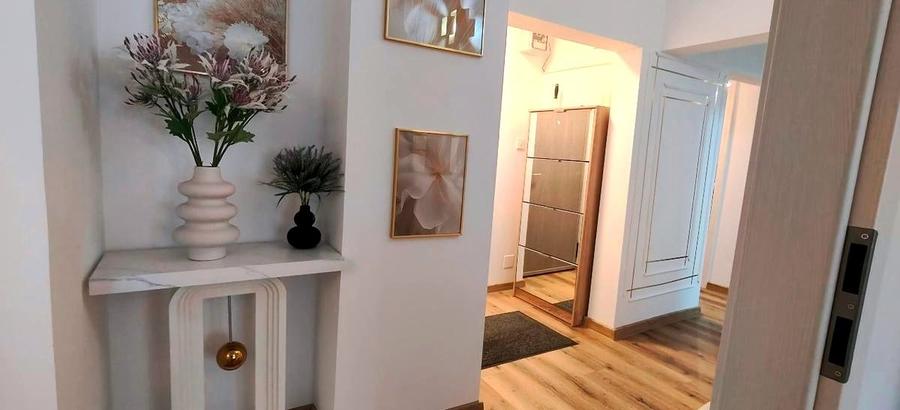 Apartament cu 4 camere decomandat, mobilat în Centrul Civic