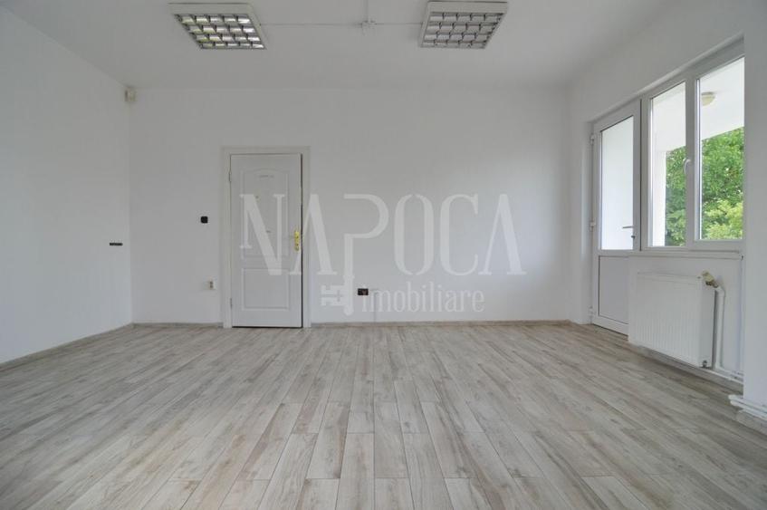Casă individuală cu 11 camere cu Canalizare în Zorilor