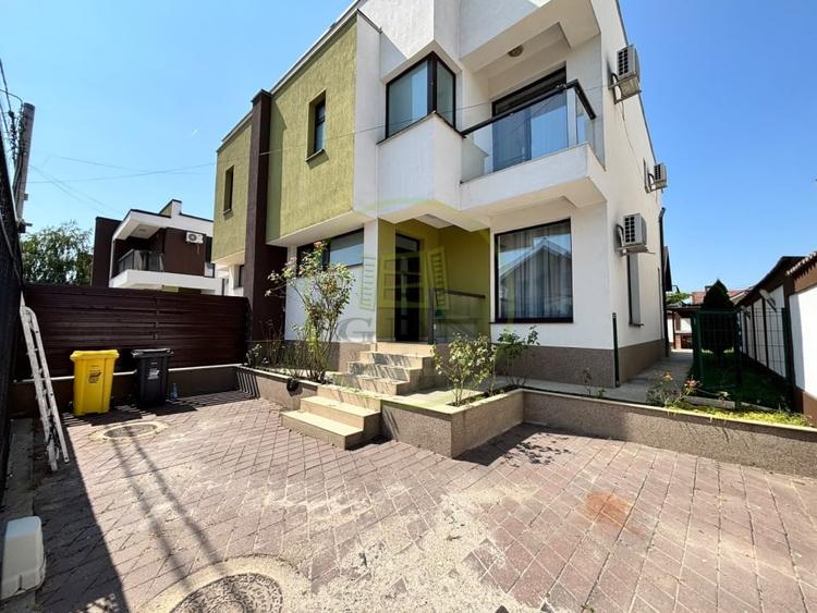 Duplex cu 4 camere cu Canalizare în Sud-Est