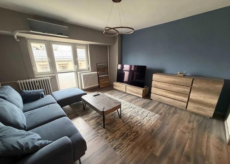 Apartament cu 3 camere decomandat, mobilat în Unirii