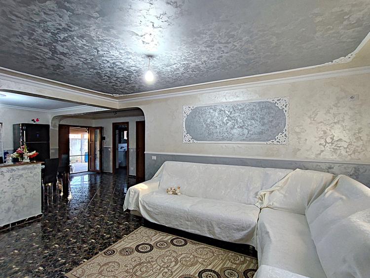 Casă cu 5 camere cu Canalizare în Valu lui Traian