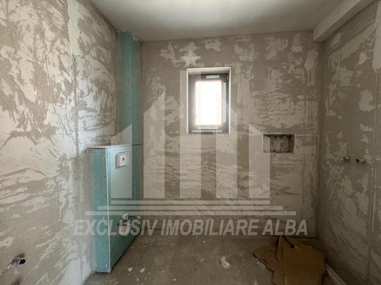 Casă individuală cu 4 camere cu Canalizare în Cetate