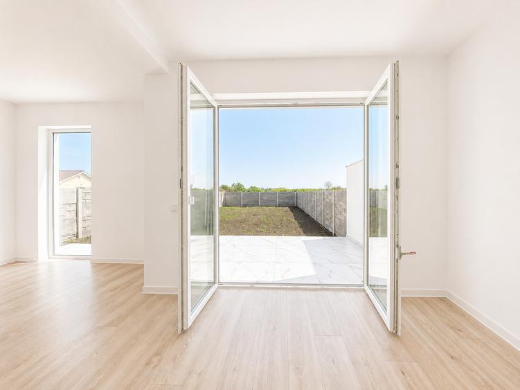 Duplex cu 5 camere cu Canalizare în Remetea Mare