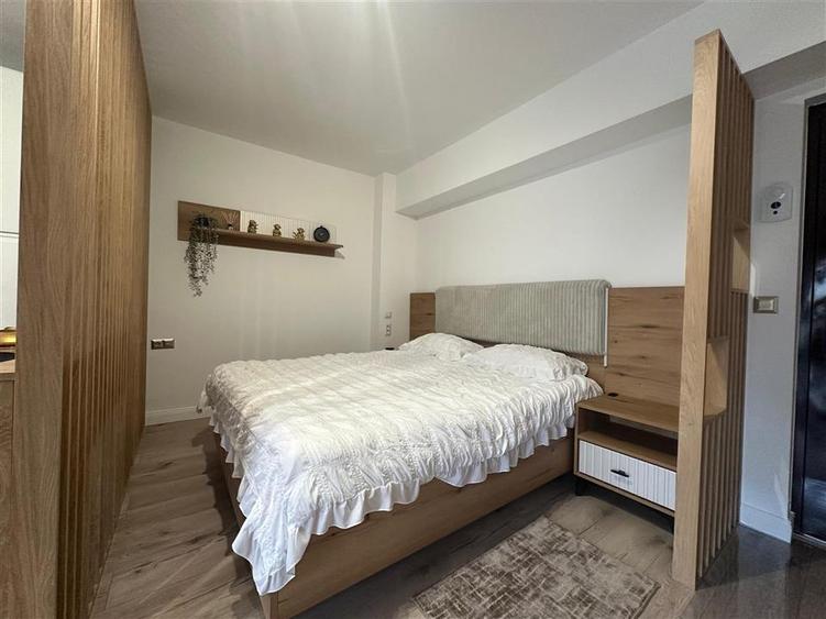 Garsonieră decomandată în Palat