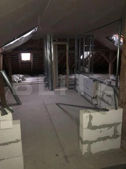 Apartament cu 5 camere decomandat în Cetate