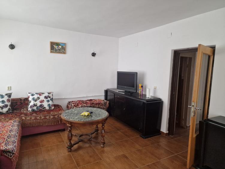 Casă individuală cu 6 camere cu Teren 15000 Mp în Corbii Mari