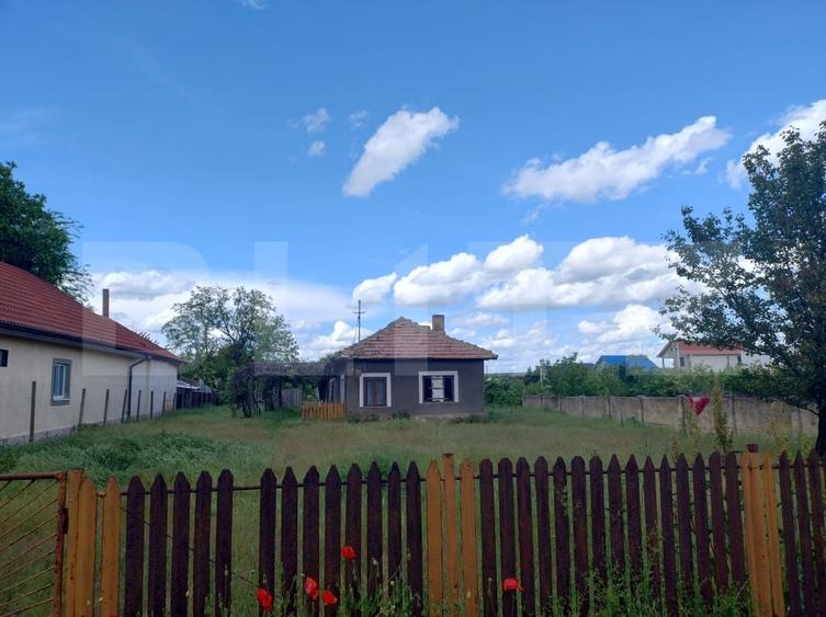 Casă individuală cu 2 camere cu Teren 1362 Mp în Malu Mare