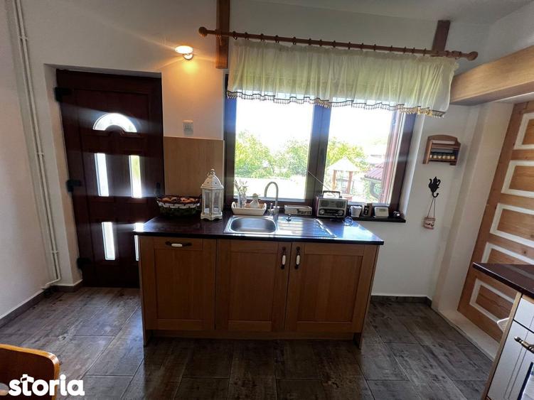 Casă cu 5 camere cu Teren 936 Mp în Central
