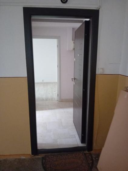 Apartament cu 3 camere semidecomandat în Girocului