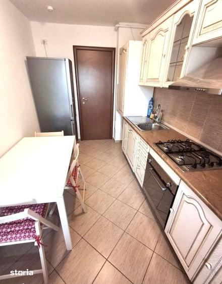 Apartament cu 3 camere decomandat în Pajura