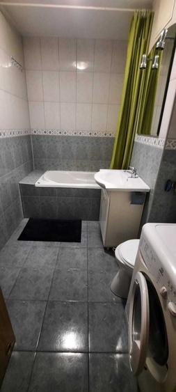 Apartament cu 2 camere decomandat în Victoriei