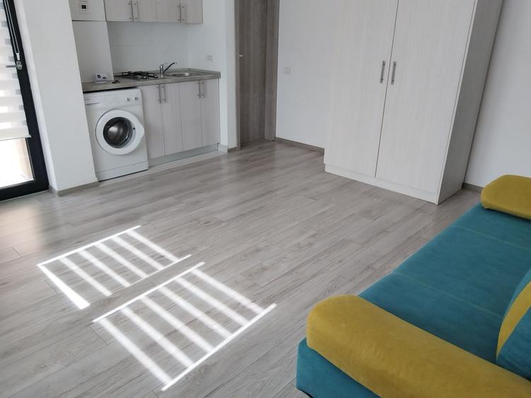 Garsonieră decomandată în Central