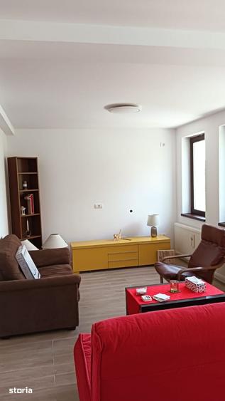 Casă cu 5 camere cu Teren 220 Mp în Central