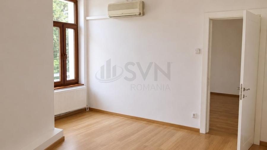 Apartament cu 5 camere semidecomandat în Calea Victoriei
