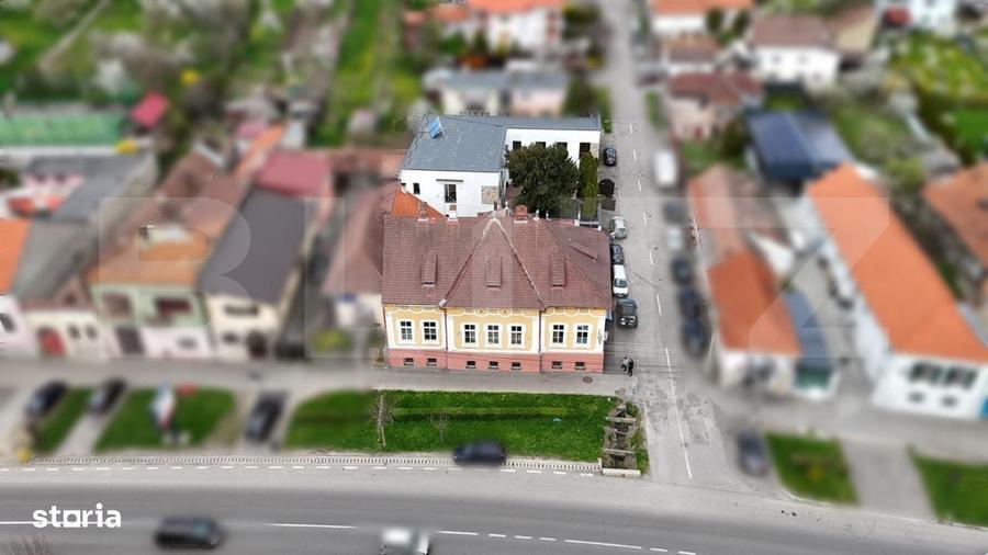 Casă cu 4 camere decomandat cu Teren 987 Mp în Central