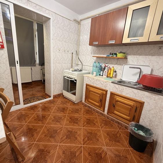 Apartament cu 3 camere decomandat în Exterior Vest