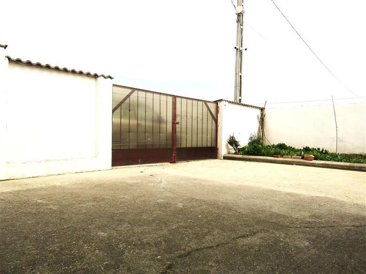 Casă individuală cu 3 camere cu Teren 610 Mp în Exterior Sud