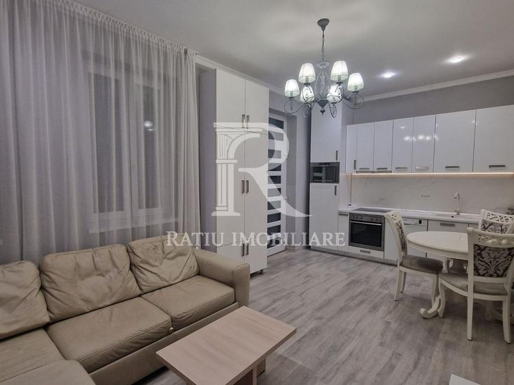 Apartament cu 3 camere decomandat, mobilat în Central