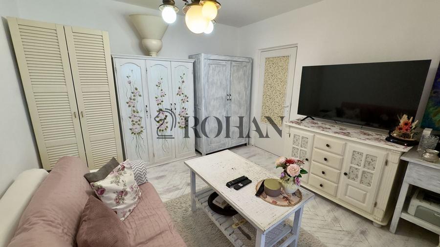 Apartament cu 3 camere decomandat în Cetate