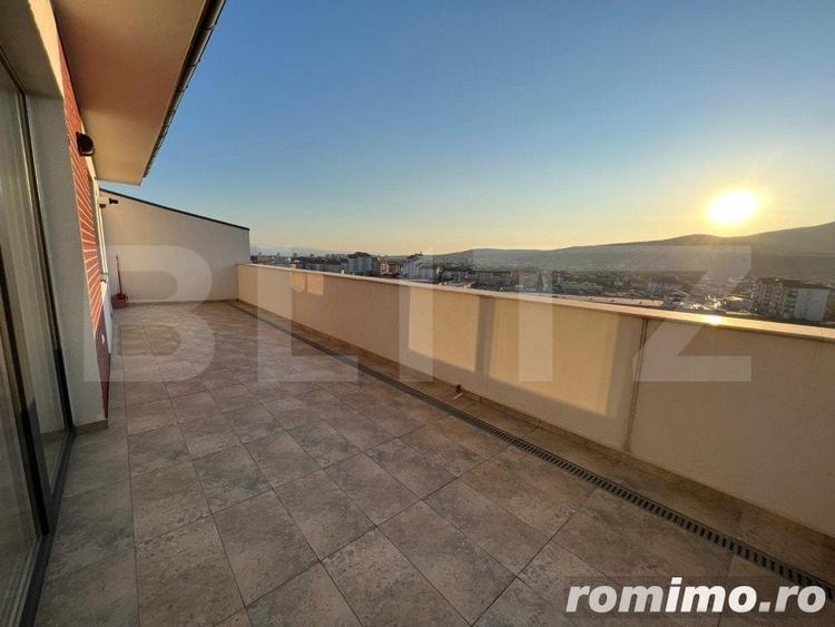 Apartament cu 3 camere semidecomandat în Cetate