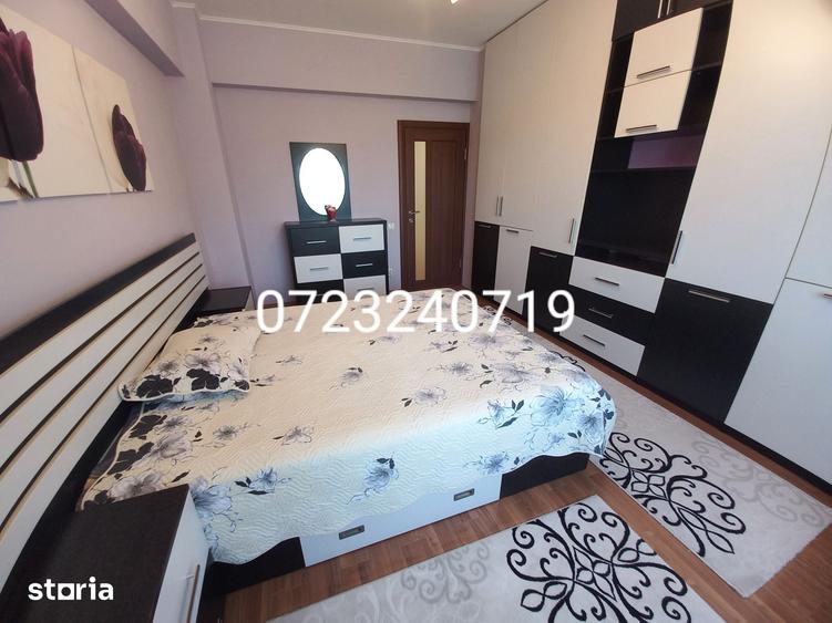 Apartament cu 3 camere semidecomandat în Berceni