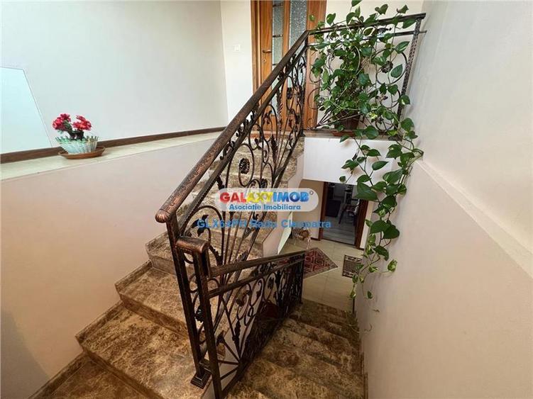 Casă cu 5 camere cu Garaj în Central