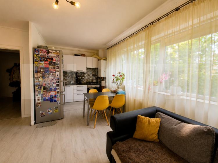 Apartament cu 2 camere semidecomandat, mobilat în Baciu