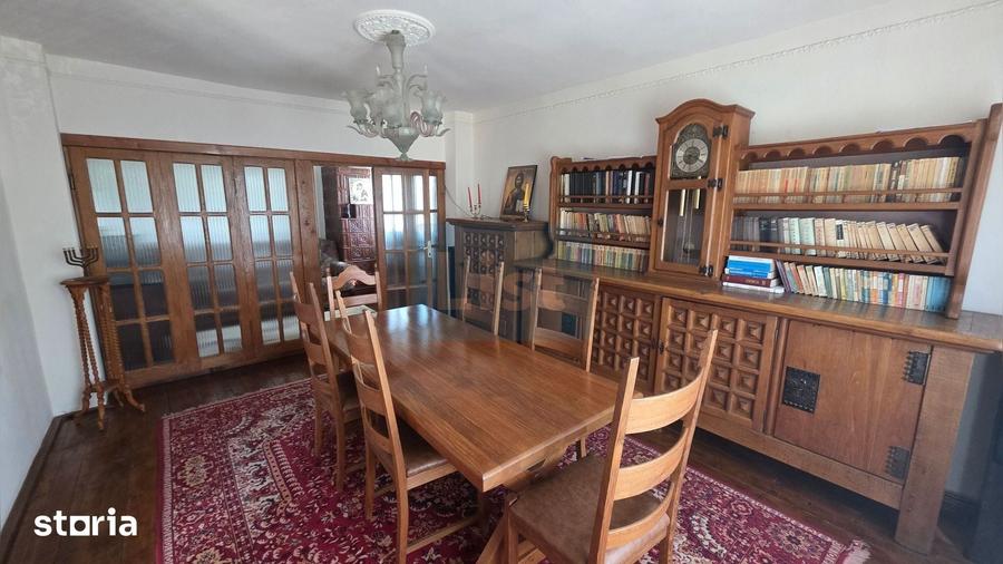 Casă cu 6 camere cu Teren 750 Mp în Schela