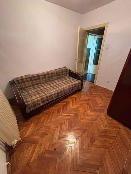 Apartament cu 3 camere decomandat, mobilat în Central