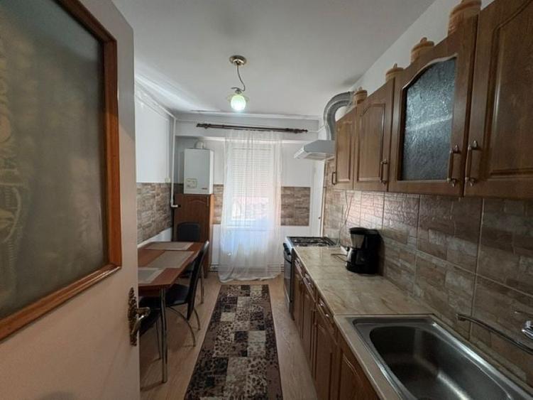 Apartament cu 3 camere decomandat în Dâmbu Pietros
