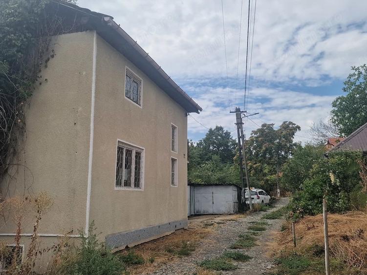 Casă cu 4 camere cu Teren 2755 Mp în Central