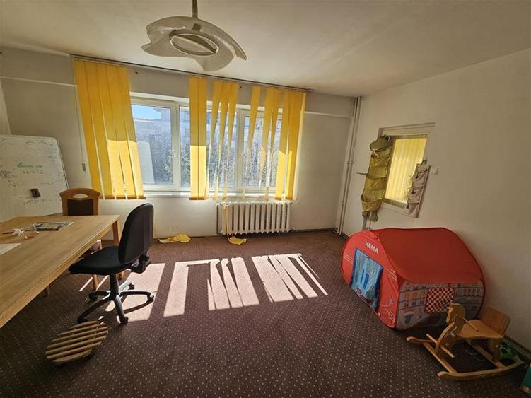 Apartament cu 3 camere semidecomandat, mobilat în Gheorgheni